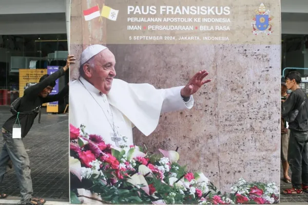 Un banner del viaggio di Papa Francesco a Giakarta / Salvatore Cernuzio / Vatican News