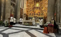 L'altare maggiore della chiesa. Primi Vespri del Transito di San Giovanni Leonardi / Credit Santa Maria in Portico in Campitelli