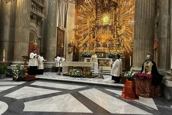 L'altare maggiore della chiesa. Primi Vespri del Transito di San Giovanni Leonardi / Credit Santa Maria in Portico in Campitelli