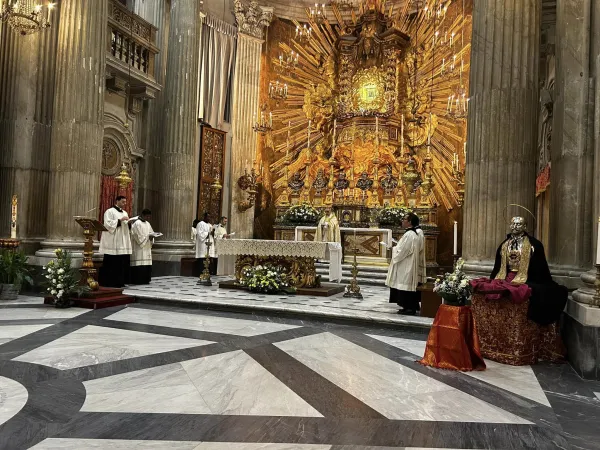 L'altare maggiore della chiesa. Primi Vespri del Transito di San Giovanni Leonardi | L'altare maggiore della chiesa. Primi Vespri del Transito di San Giovanni Leonardi | Credit Santa Maria in Portico in Campitelli