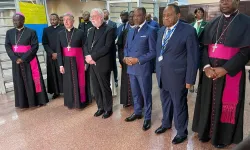 L'arrivo dell'arcivescovo Paul Richard Gallagher all'aeroporto di Yaoundé, in Camerun / Nunziatura apostolica del Camerun