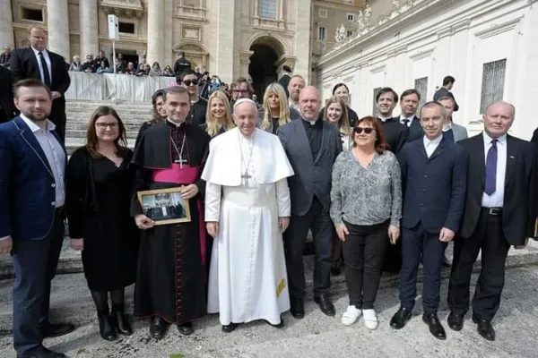 Il vescovo Jourdan e la delegazione estone con Papa Francesco al termine dell'udienza generale del 20 marzo 2019 / Katoliku Kirik Eestis - pagina Facebook 