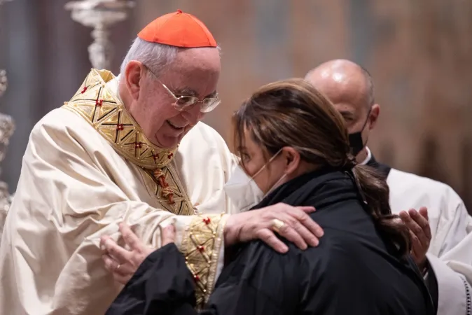 Antonia Salzano, la mamma di Carlo, con il Cardinale Vallini |  | Daniel Ibanez / ACI group