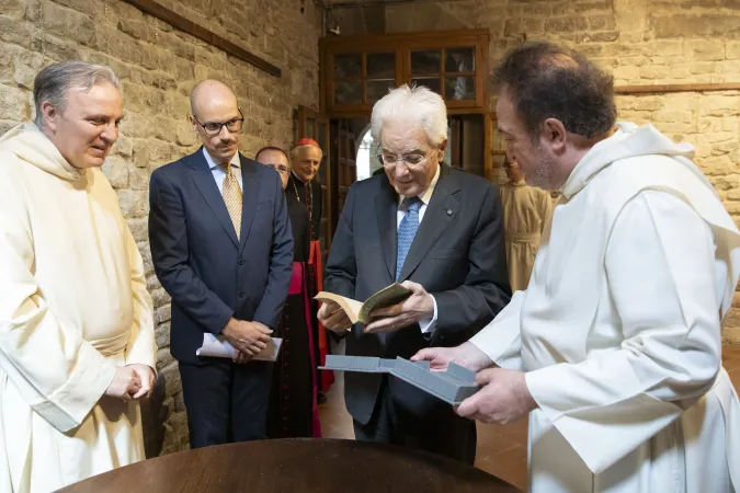 Tiziano Torresi con il Presidente della Repubblica italiana Sergio Mattarella a Camaldoli |  | Quirinale.it