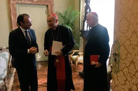 Cardinale Parolin, Arcivescovo Gallagher e Videgaray | Il ministro degli Esteri messicano Luis Videgaray incontra il Cardinale Pietro Parolin e l'arcivescovo Paul Richard Gallagher, Segreteria di Stato vaticana, 16 ottobre 2017 | da Twitter @LVidegaray 