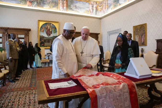 Il Papa e il Presidente del Mali |  | © EWTN-ACI Stampa/Daniel Ibáñez/Vatican Pool