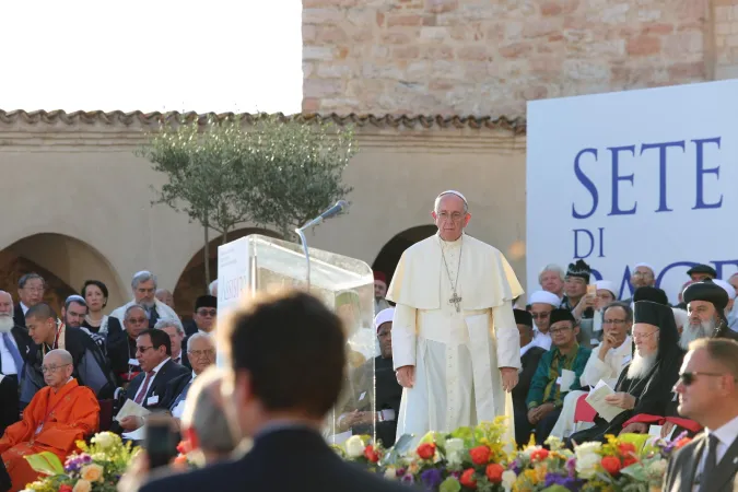 Il Papa alla preghiera di Assisi 2016 |  | Daniel Ibanez/ CNA