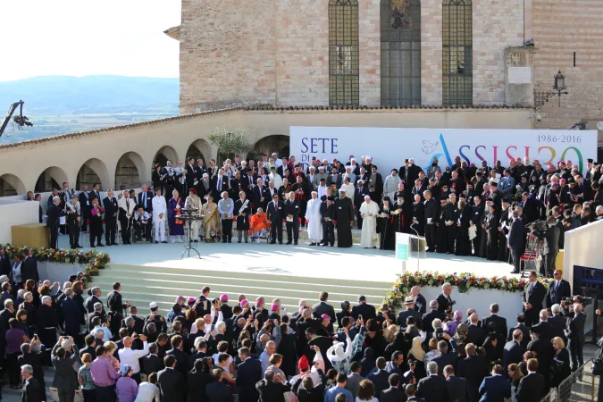 Il Papa ad Assisi per la preghiera per a pace |  | Daniel Ibanez/CNA