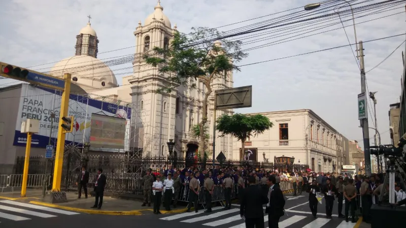 La Basilica del Señor de los Milagros |  | Pool/ Aigav