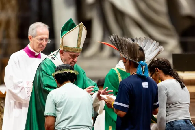 Papa Francesco celebra la messa per l' apertura del Sinodo per l' Amazzonia |  | Daniel Ibanez / Aci Group