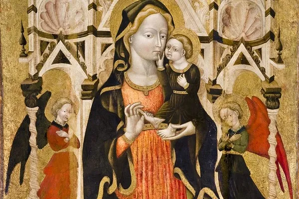 Pittore del Girfalco (Lorenzo di Ugolino?), attivo nel secondo e terzo quarto del XV secolo, Madonna col Bambino in trono e due angeli adoranti, 1445-50 circa ,Tempera e oro su tavola, Fermo, Pinacoteca civica dalla Chiesa di San Domenico / Mostrare le Marche