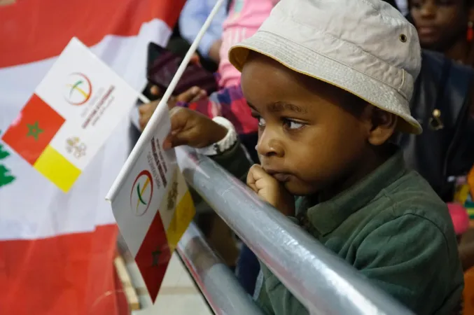 Un bambino marocchino presente alla Messa |  | Alan Holdren / ACI group