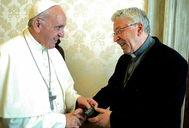 Papa Francesco e il professor Don Giuseppe Costa SDB |  | infoans.org