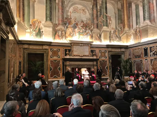 Papa Francesco consegna il premio Ratzinger |  | AA / ACI group