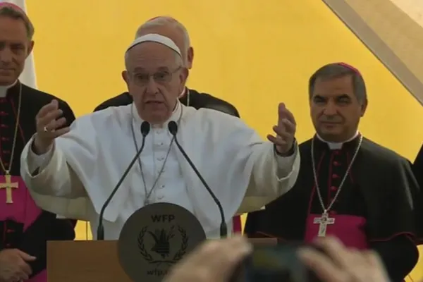 Papa Francesco saluta i dipendenti e i famigliari del PAM, 13 giugno 2016 / CTV