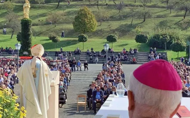 Cardinale Vinko Pulijc | Il Cardinale Vinko Puljic dice messa nella spianata del santuario di Marija Bistrica  | katolici.mk