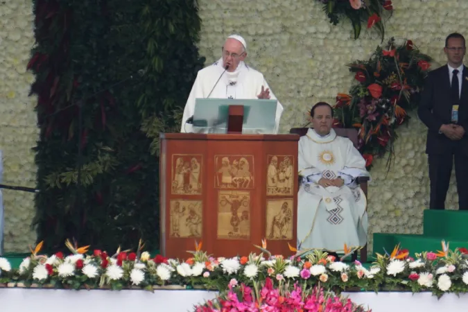 Il Papa celebra la messa a Medellin  |  | David Ramos/ Aci Prensa