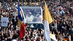 Papa Francesco arriva a Blaj per la Divina Liturgia di beatificazione dei sette vescovi greco cattolici / Vatican Media / ACI Group 