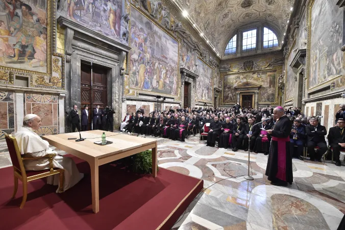 Papa Francesco in Sala Regia | Papa Francesco incontra i missionari della Misericordia, Sala Regia, Palazzo Apostolico Vaticano 10 aprile 2018 | Vatican Media / ACI Group