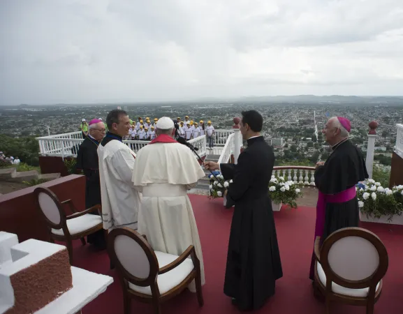 Il Papa a Lloma de la Cruz |  | Osservatore Romano