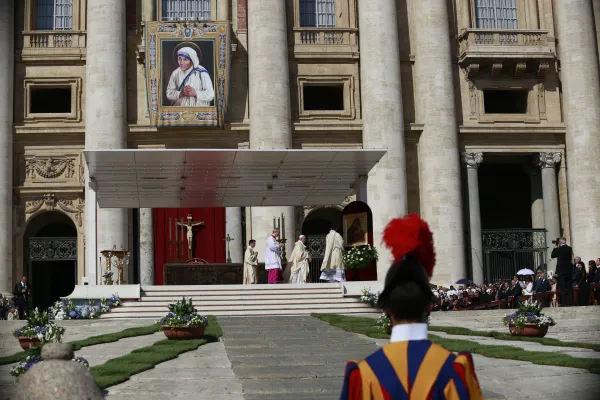 Un momento della Messa di canonizzazione di Madre Teresa di Calcutta, San Pietro, 4 settembre 2016 / Daniel Ibanez / ACI Group