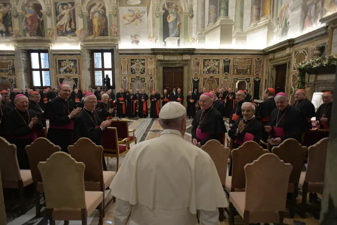 Papa Francesco, auguri alla Curia | Papa Francesco durante il discorso di auguri alla Curia, Sala Clementina, Palazzo Apostolico Vaticano, 21 dicembre 2017  | L'Osservatore Romano / ACI Group