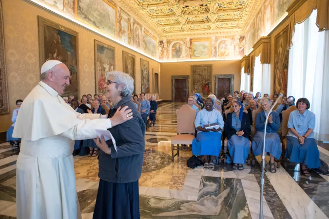 L'udienza alle Piccole Sorelle di Gesù |  | L'Osservatore Romano - ACI Group