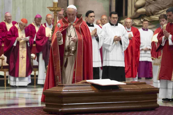 Papa Francesco celebra le esequie del Cardinale Sgreccia, Basilica Vaticana, 7 giugno 2019 / Vatican Media / ACI Group