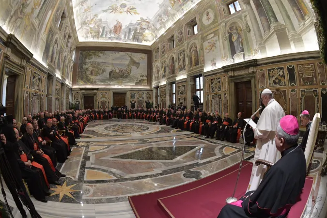 Papa Francesco, auguri alla Curia | Papa Francesco legge il discorso di auguri alla Curia Romana, Sala Clementina, 21 dicembre 2017 | L'Osservatore Romano / ACI Group