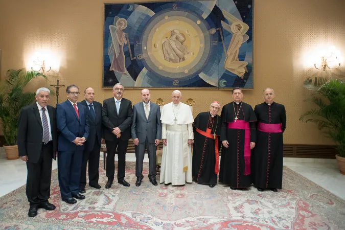 Papa Francesco nell'Auletta Paolo VI | Papa Francesco incontra i partecipanti alla riunione del Comitato Permanente per il Dialogo con Personalità religiose della Palestina, promossa dal Pontificio Consiglio per il Dialogo Interreligioso, Auletta Paolo VI, 6 dicembre 2017
 | L'Osservatore Romano / ACI Group