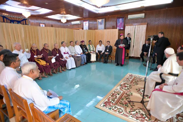 Papa Francesco incontra i leader religiosi del Myanmar nell'arcivescovado, Yangon, 28 novembre 2017 / L'Osservatore Romano / ACI Group