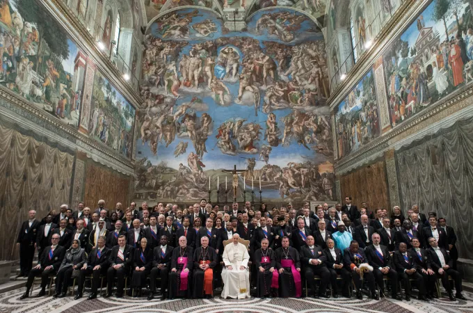 Papa Francesco e gli ambasciatori presso la Santa Sede | Foto di gruppo di Papa Francesco e gli ambasciatori accreditati presso la Santa Sede dopo l'incontro in Sala Regia, Cappella Sistina, 8 gennaio 2018 | Vatican Media / ACI Group