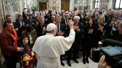 Papa Francesco nella Sala Clementina del Palazzo Apostolico Vaticano, dove ha incontrato i politici francesi della regione di Marsiglia, 12 marzo 2018 / Vatican Media / ACI Group