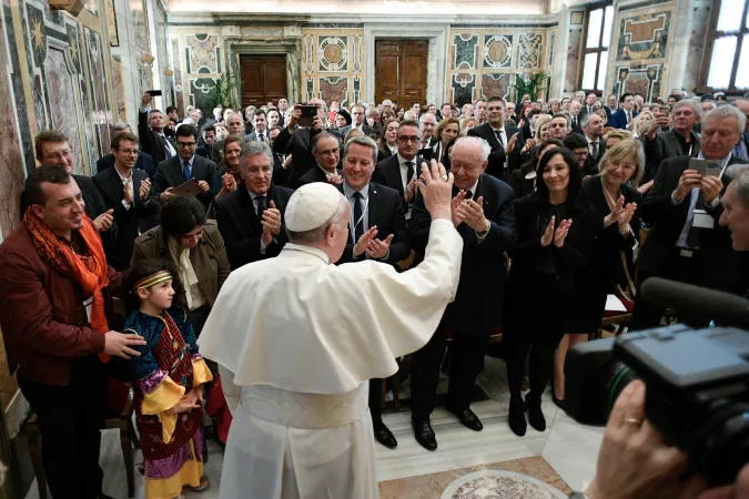 Papa Francesco e i politici francesi | Papa Francesco nella Sala Clementina del Palazzo Apostolico Vaticano, dove ha incontrato i politici francesi della regione di Marsiglia, 12 marzo 2018 | Vatican Media / ACI Group