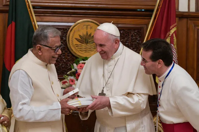 Papa Francesco in Bangladesh | Papa Francesco incontra il presidente del Bangladesh Habdul Hamid, Palazzo Presidenziale di Dhaka, 30 novembre 2017 | L'Osservatore Romano / ACI Group