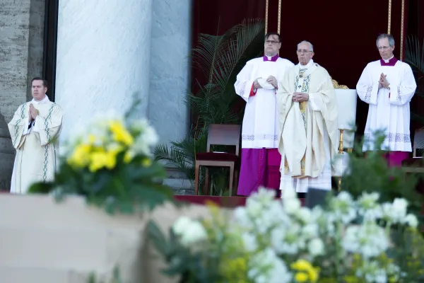 Papa Francesco dice l'omelia del Corpus Domini sul sagrato della Basilica di San Giovanni in Laterano, 18 giugno 2017 / Daniel Ibanez / ACI Group