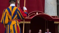 Papa Francesco durante la celebrazione della Messa della Festa dei Santi Pietro e Paolo, piazza San Pietro, 29 giugno 2017 / Daniel Ibanez / ACI Group