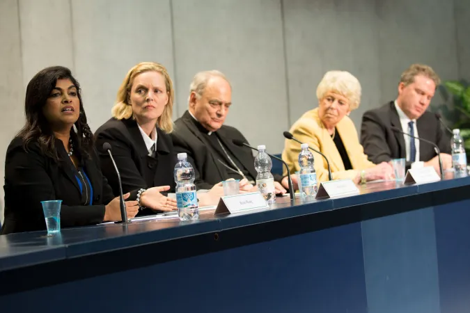 Presentazione Worshop PASS | La presentazione del Workshop a Casina Pio IV. Al centro, l'arcivescovo Sanchez Sorondo, Cancelliere della Pontificia accademia delle Scienze Sociali, e Margaret Archer, presidente | Daniel Ibanez / ACI Group