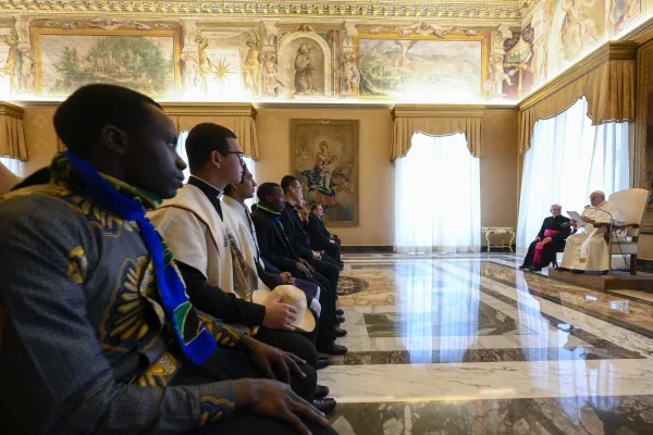 Papa Francesco con gli studenti del Pontificio Collegio Urbano, Palazzo Apostolico Vaticano, 21 gennaio 2023 / Vatican Media / ACI Group