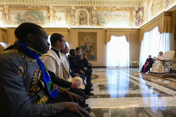 Papa Francesco, Pontificio Collegio Urbano | Papa Francesco con gli studenti del Pontificio Collegio Urbano, Palazzo Apostolico Vaticano, 21 gennaio 2023 | Vatican Media / ACI Group