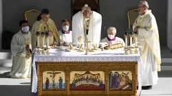 Papa Francesco celebra la la Messa al GSP Stadium di Nicosia, Cipro / Vatican Media/ACI Group