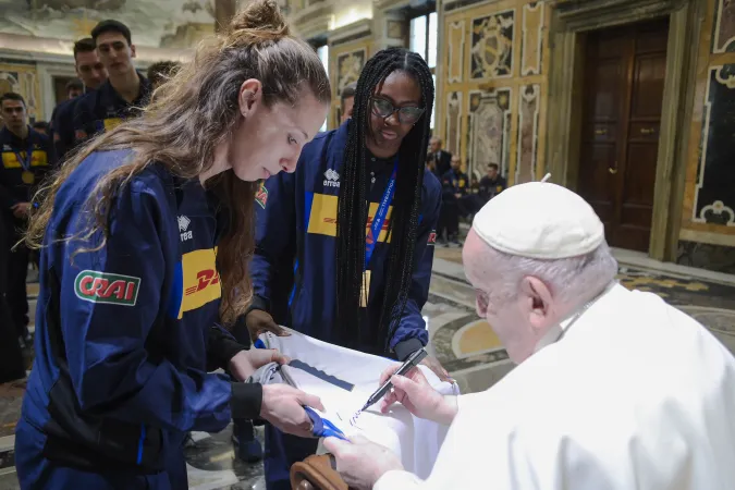 Udienza ai Membri della Federazione Italiana Pallavolo |  | Vatican Media / ACI group