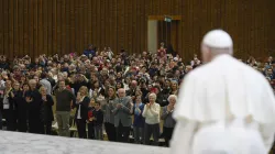 Papa Francesco con i parrocchiani di Rho / Vatican Media / ACI Group