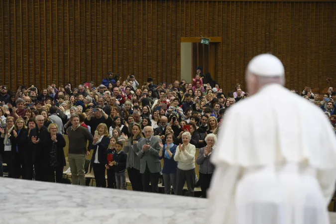 Papa Francesco, parrocchia Rho | Papa Francesco con i parrocchiani di Rho | Vatican Media / ACI Group