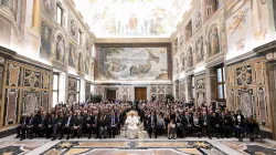 Papa Francesco al termine dell'udienza con i dipendenti dell'INPS, 3 aprile 2023 / Vatican Media / ACI Group