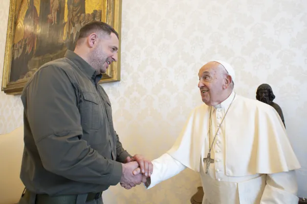 Papa Francesco con il capo dell'ufficio di presidenza ucraino Andryi Yermak, Palazzo Apostolico Vaticano, 8 giugno 2024 / Vatican Media / ACI Group