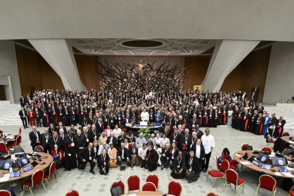 Foto di gruppo dei partecipanti al Sinodo 2024 / Vatican Media / ACI Group