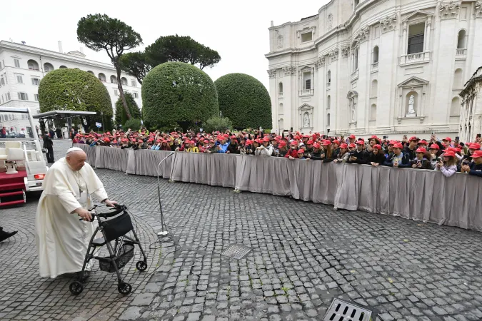 Papa Francesco e i cresimandi di Genova |  | Vatican Media