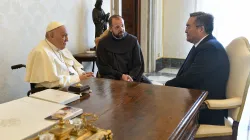 Mukhtar Tileuberdi, Vice Primo Ministro e Ministro degli Esteri del Kazakhstan, con Papa Francesco, Palazzo Apostolico Vaticano, 30 maggio 2022 / Vatican Media / ACI Group