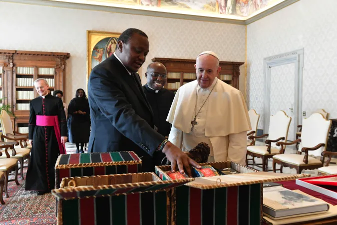 Papa Francesco e il Presidente del Kenya Uhuru Kenyatta |  | Vatican Media 